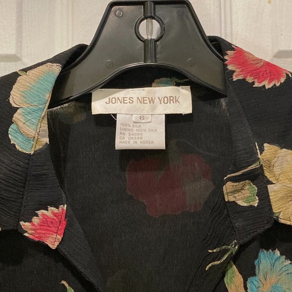 Jones New York flower blouse, size 6 - Picture 3 of 3